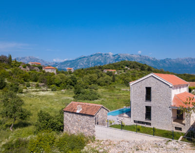 Meadow & Old Lady House