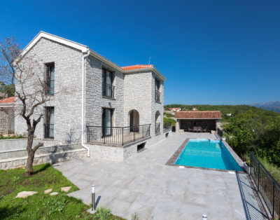 Meadow & Old Lady House