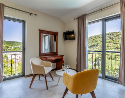 Meadow & Old Lady House