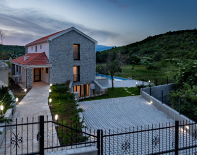 Meadow & Old Lady House